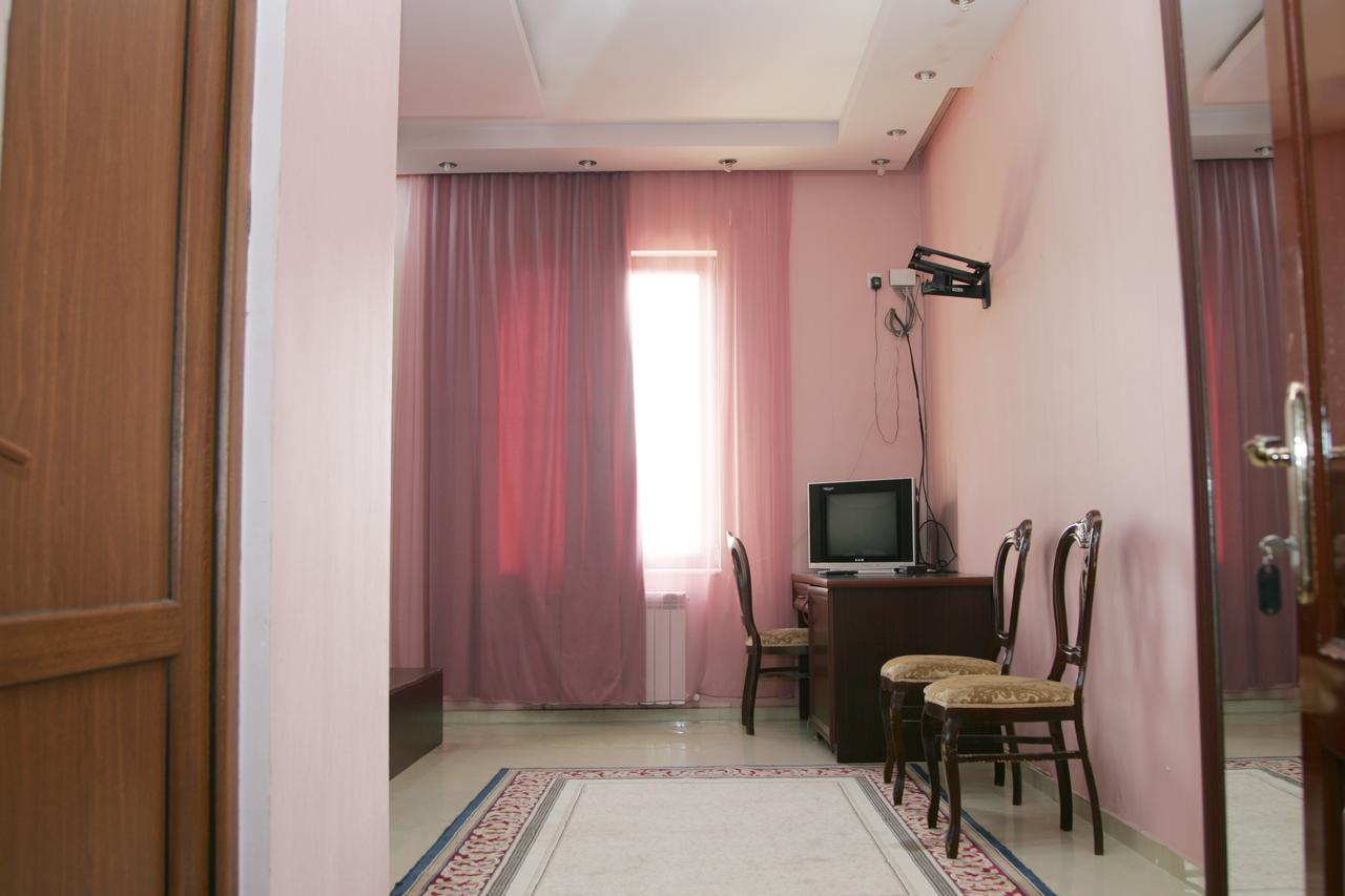Eleon Hotel Kutaiszi Kültér fotó